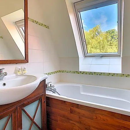 Le Clos De L'ermitage Hotel 3*